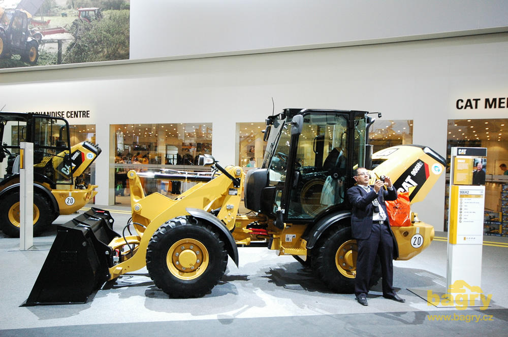 Kolový nakladač Caterpillar 906H2