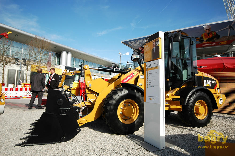 Kolový nakladač Caterpillar 907H2