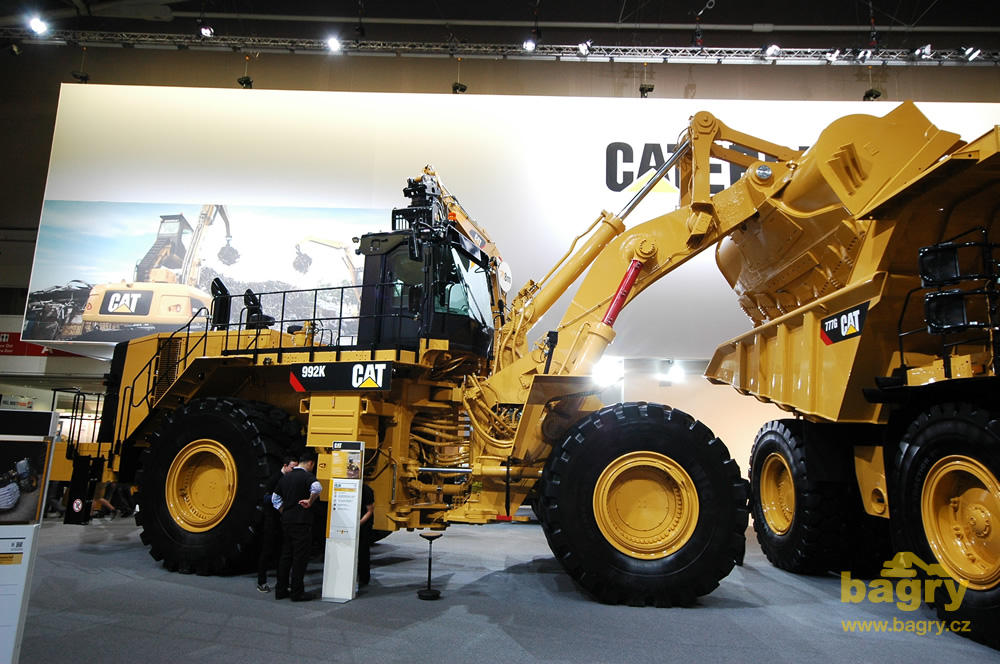 Kolový nakladač Caterpillar 992K