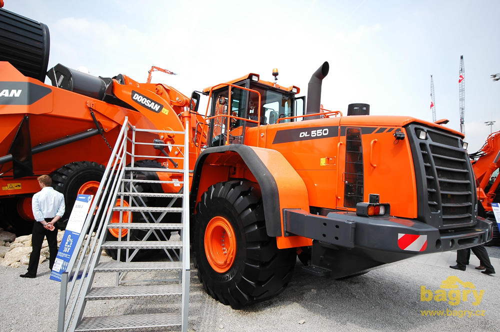 Kolový nakladač Doosan DL550-3