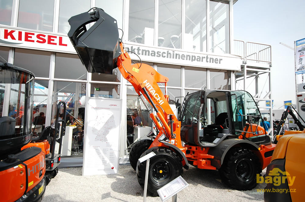 Kolový nakladač Hitachi ZW95