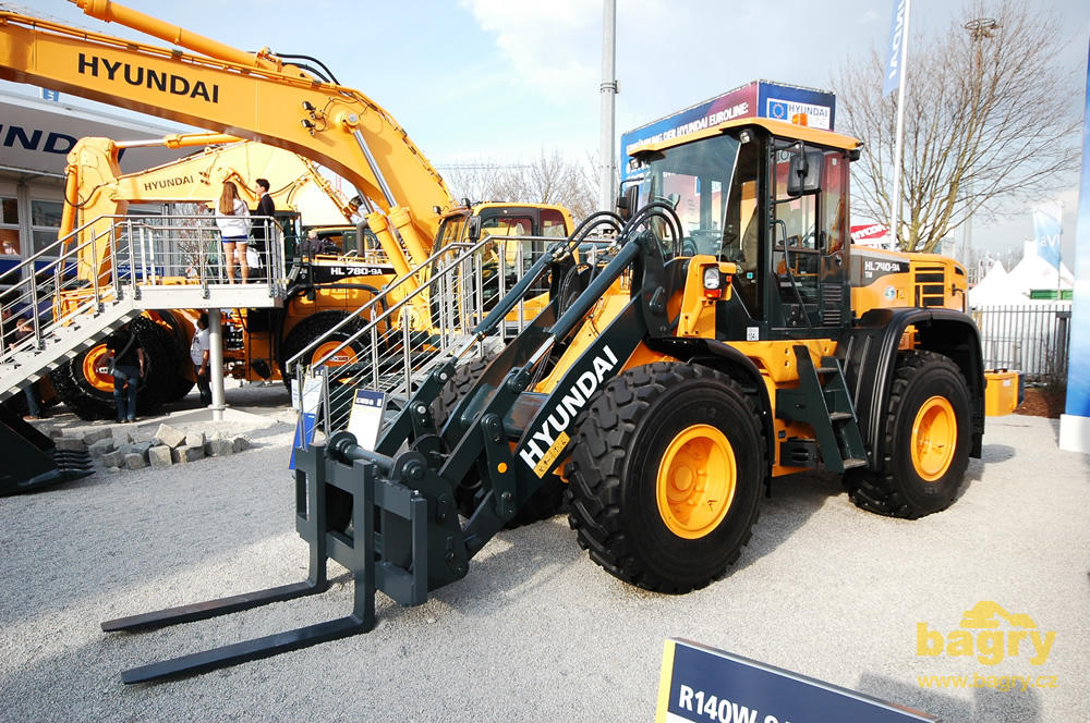Kolový nakladač Hyundai HL740-9A TM