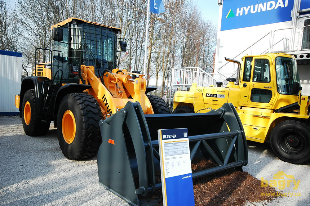 Kolový nakladač Hyundai HL757-9A