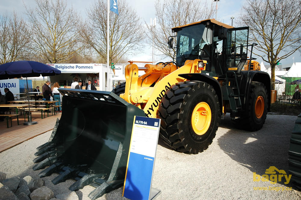 Kolový nakladač Hyundai HL770-9A