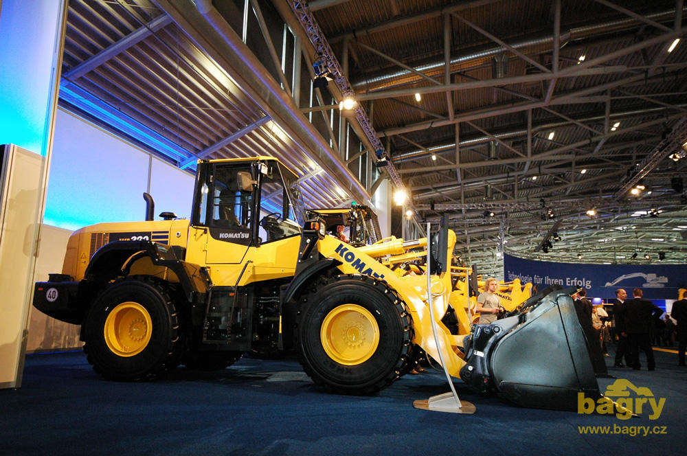 Kolový nakladač Komatsu WA320-7