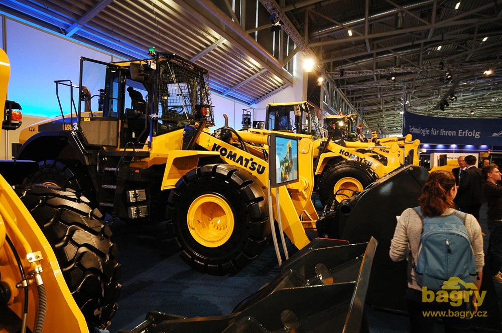 Kolový nakladač Komatsu WA380-7