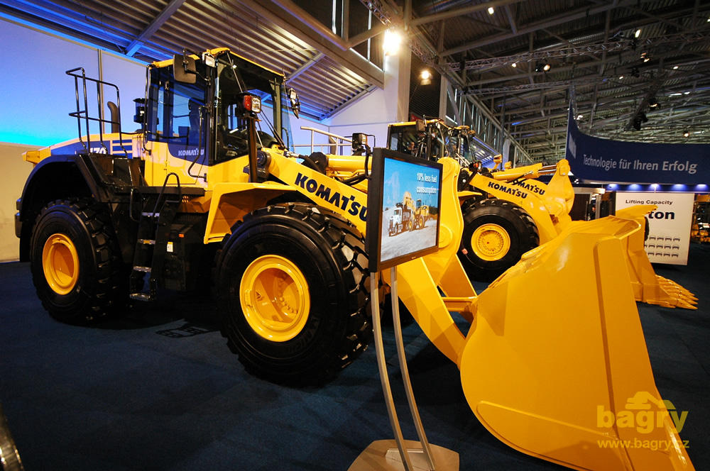 Kolový nakladač Komatsu WA470-7