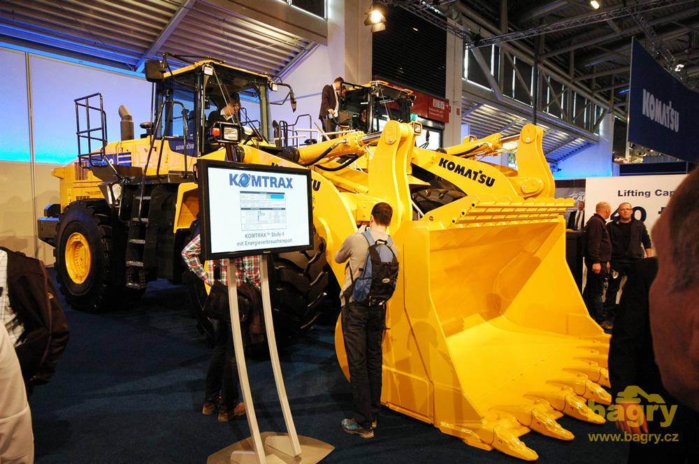 Kolový nakladač Komatsu WA500-7