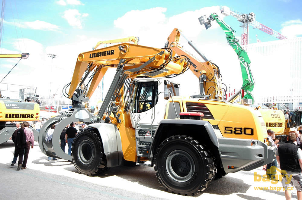 Kolový nakladač Liebherr L 580 LogHandler