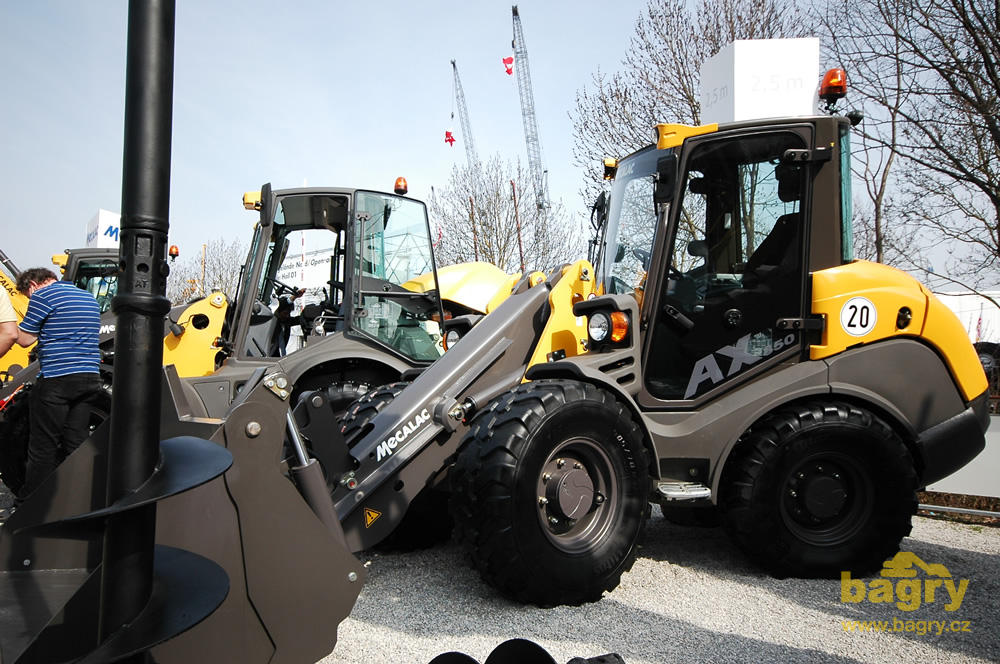 Kolový nakladač Mecalac AX 850