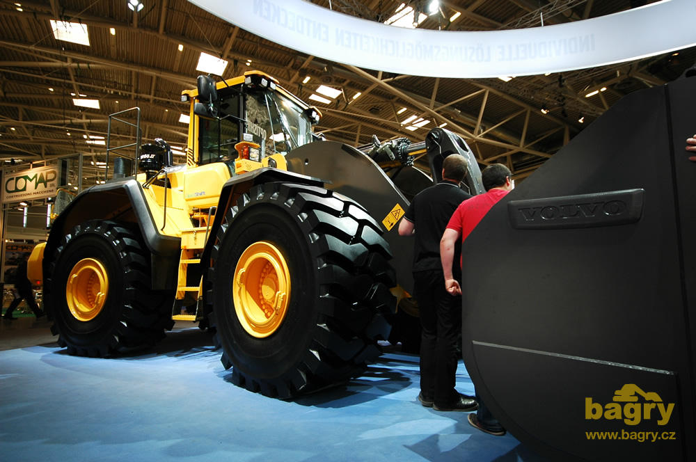 Kolový nakladač Volvo L250G