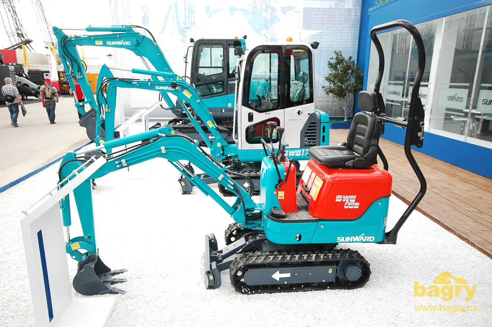 Pásové mikrorypadlo Sunward SWE 08B