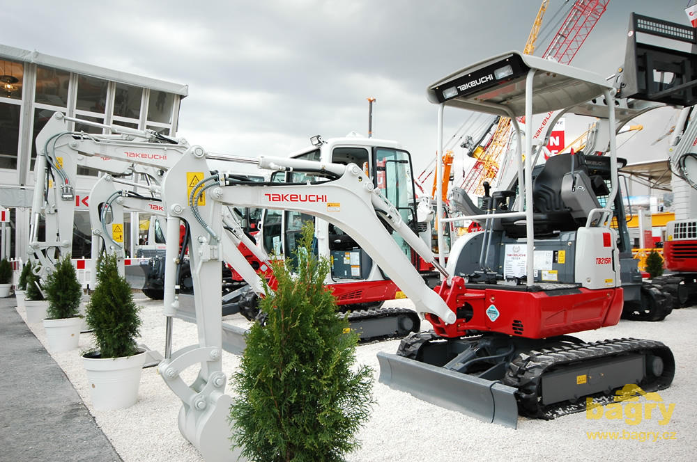 Pásové minirypadlo Takeuchi TB215R