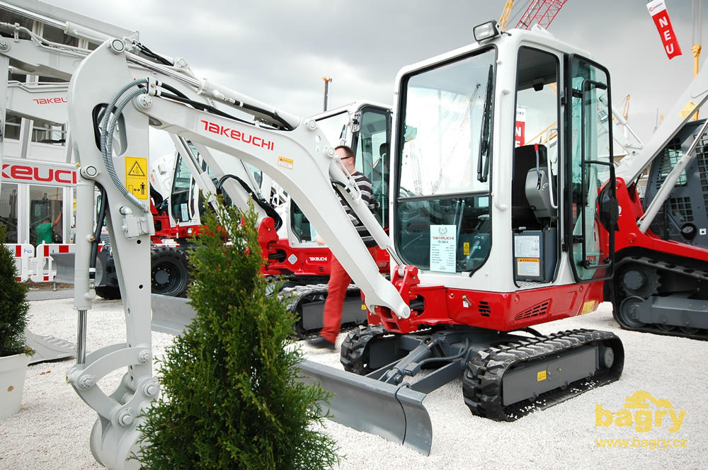 Pásové minirypadlo Takeuchi TB216A