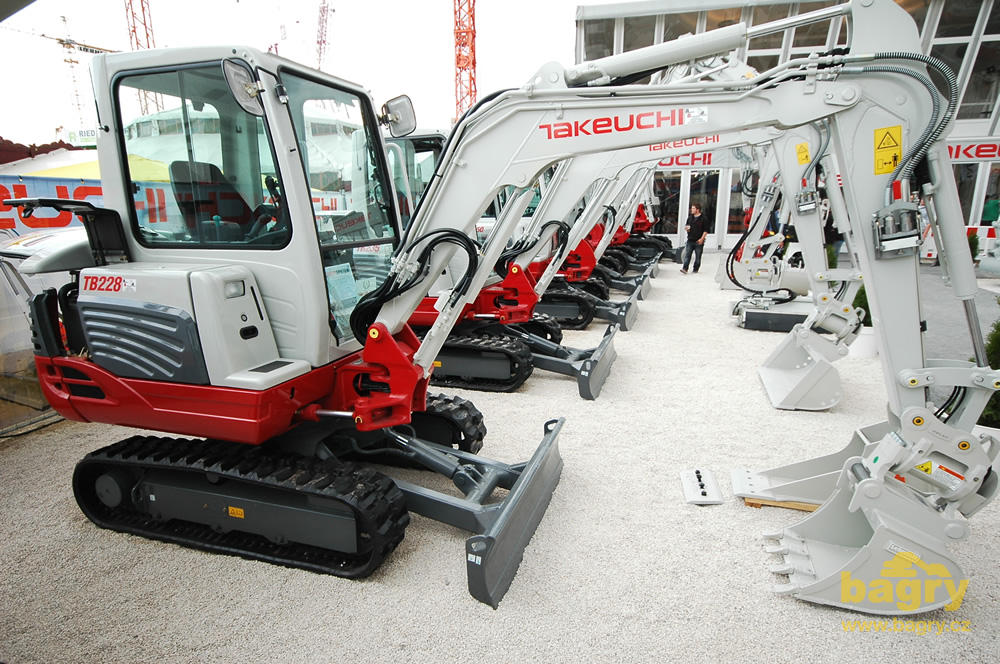 Pásové minirypadlo Takeuchi TB228