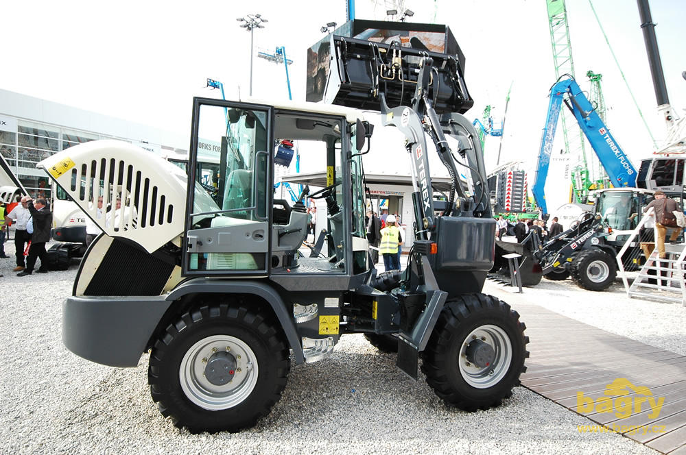 Otočný kolový nakladač Terex TL70S
