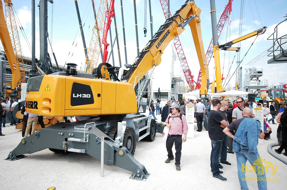 Překládkové rypadlo Liebherr LH 30 M