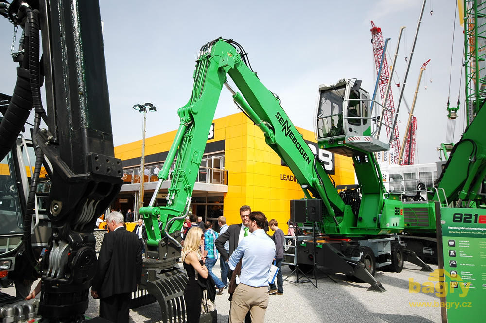 Překládkové rypadlo Sennebogen 821E
