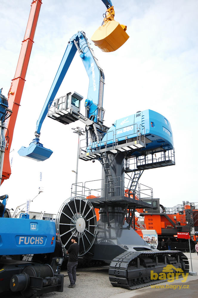 Překládkové rypadlo Terex Fuchs RHL880D XL-trac