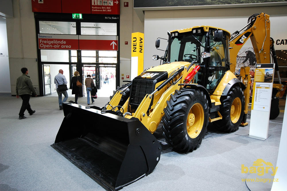 Rypadlonakladač Caterpillar 444F