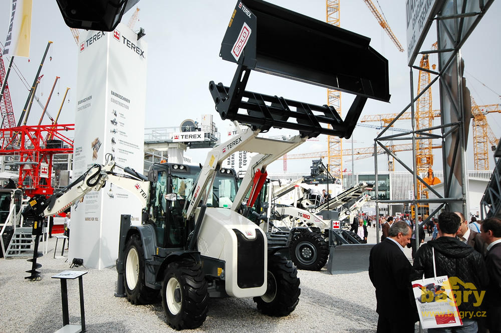 Rypadlonakladač Terex TLB840