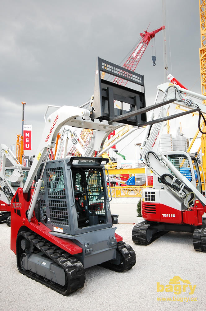 Pásový smykem řízený nakladač Takeuchi TL 230