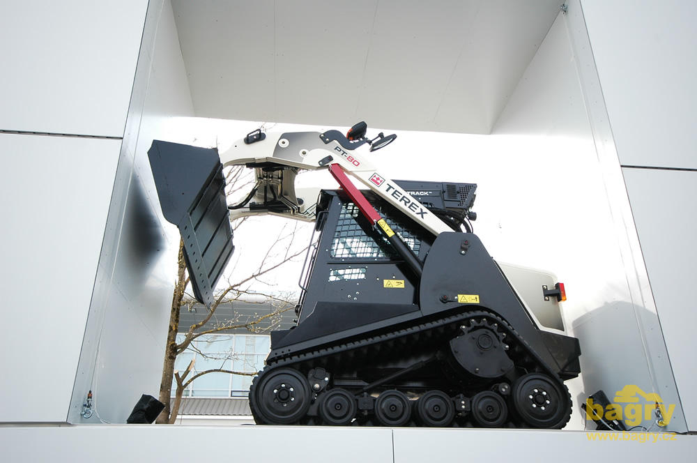 Pásový smykem řízený nakladač Terex PT-80