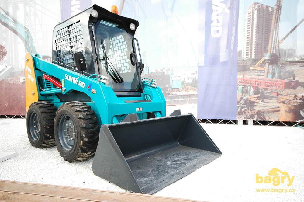 Smykem řízený nakladač Sunward SWL 2820