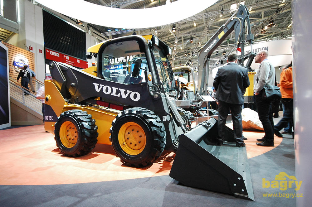 Smykem řízený nakladač Volvo MC 115 C