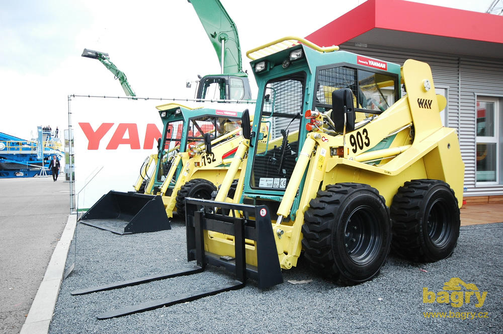 Smykem řízený nakladač Yanmar 903