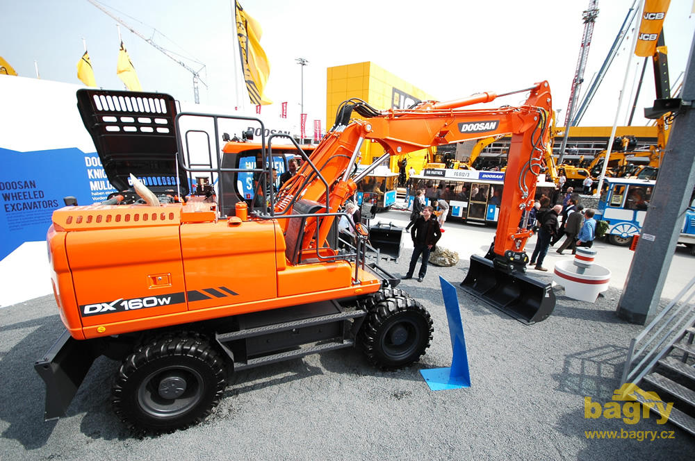 Kolové rypadlo Doosan DX160W-3
