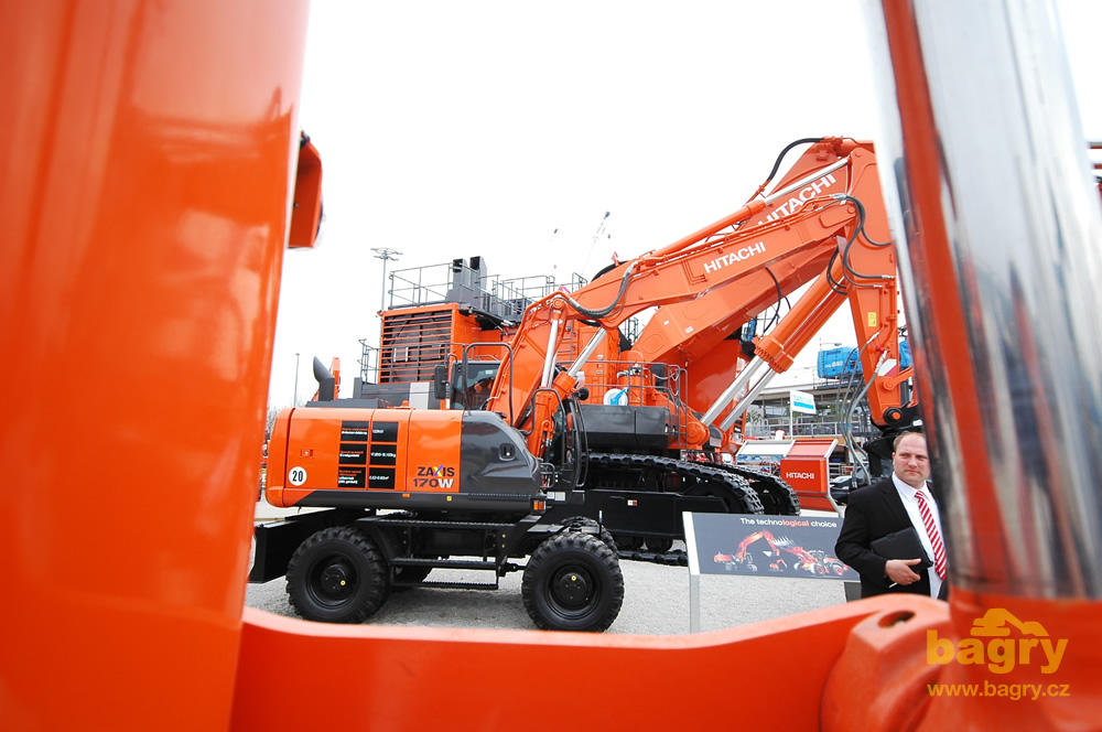 Kolové rypadlo Hitachi ZX170W-5B