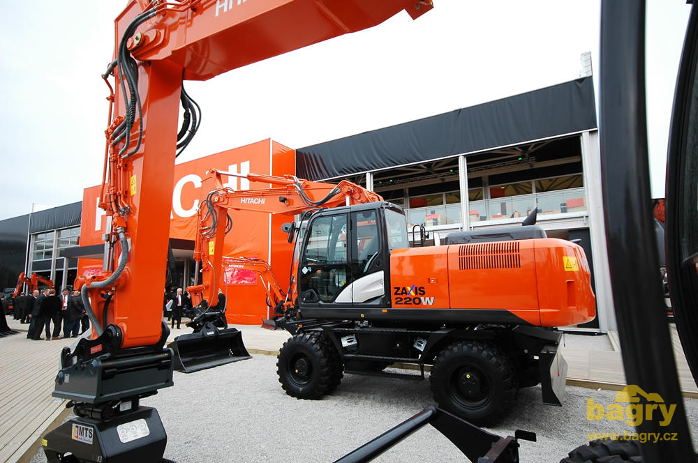 Kolové rypadlo Hitachi ZX220W-5B