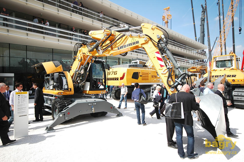 Kolové rypadlo Liebherr A 914 Compact