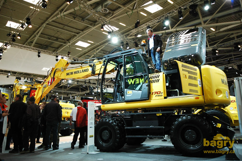 Kolové rypadlo New Holland WE170B Pro