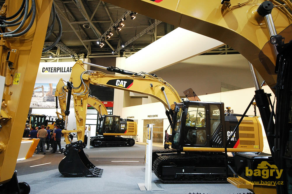 Pásové rypadlo Caterpillar 318E L