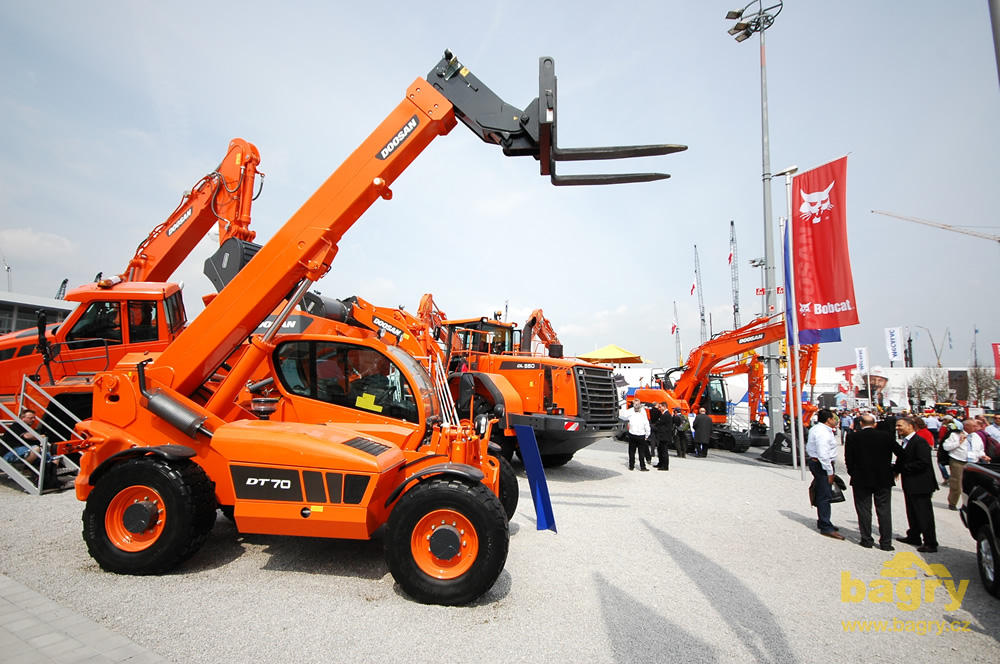 Teleskopický manipulátor Doosan DT70