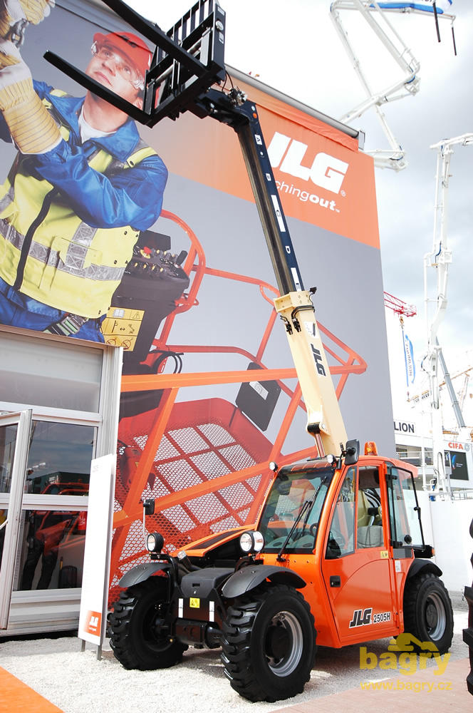 Teleskopický manipulátor JLG 2505H