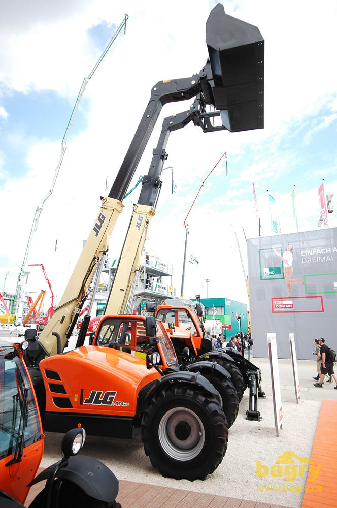 Teleskopický manipulátor JLG 3707PS