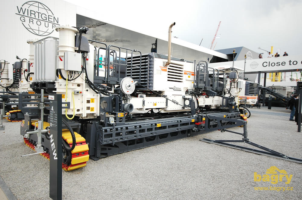 Finišer s kluznými bočnicemi Wirtgen SP 82i