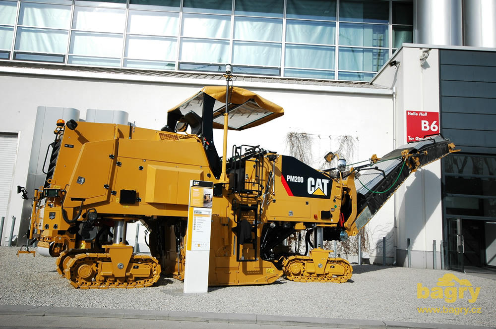 Silniční fréza Caterpillar PM200