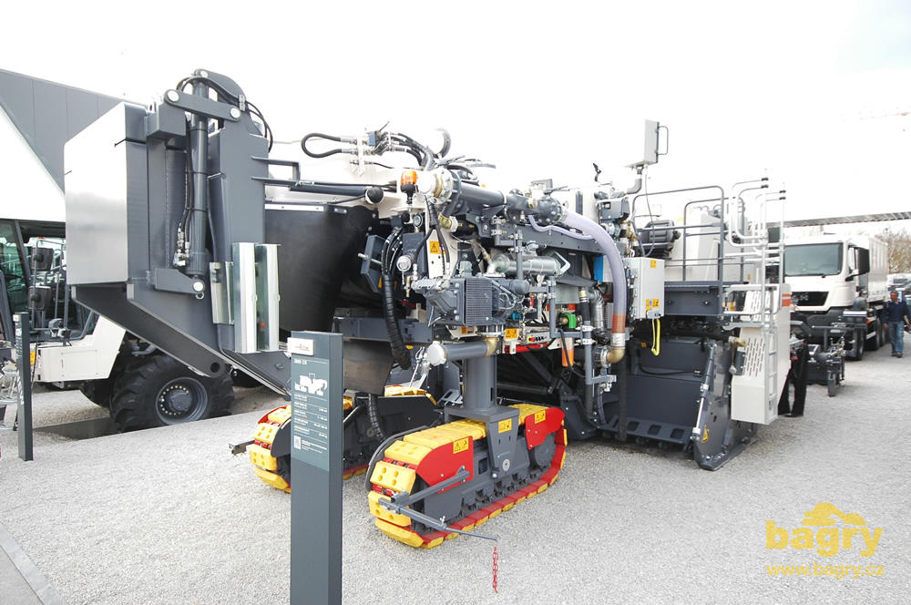 Silniční fréza Wirtgen 3800 CR