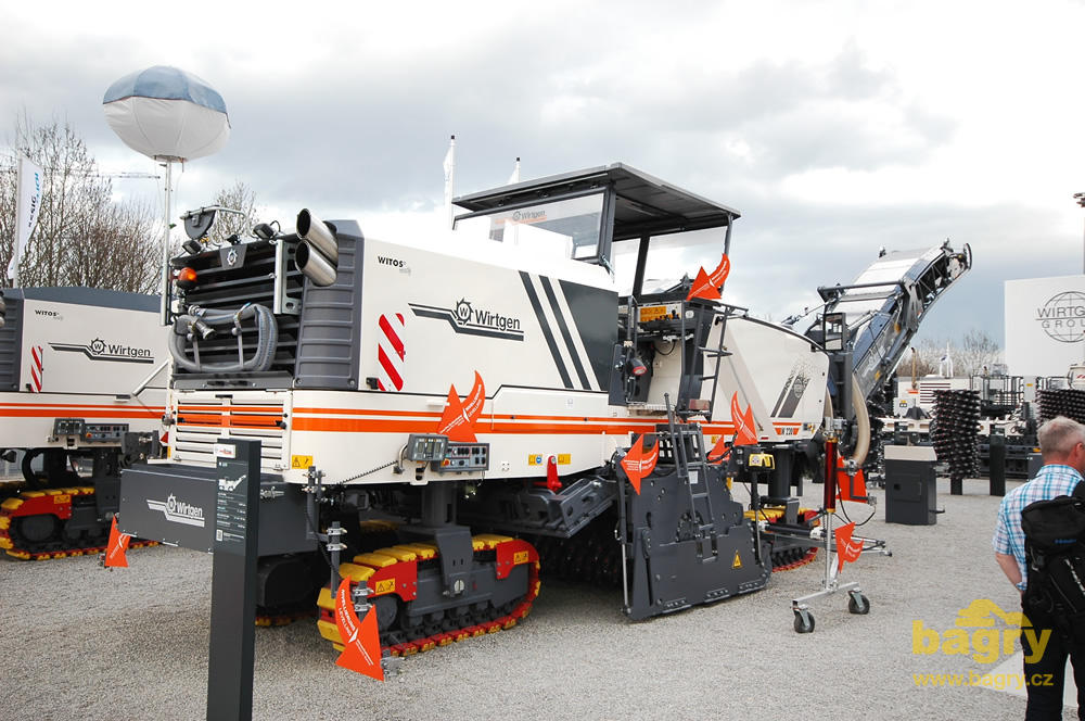 Silniční fréza Wirtgen W 220