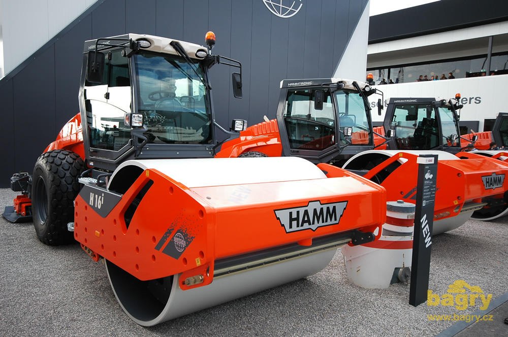 Tahačový válec Hamm H 16i