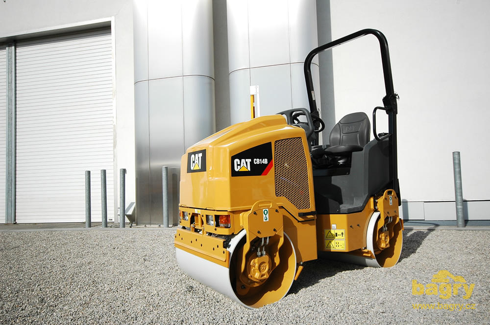 Tandemový válec Caterpillar CB14B