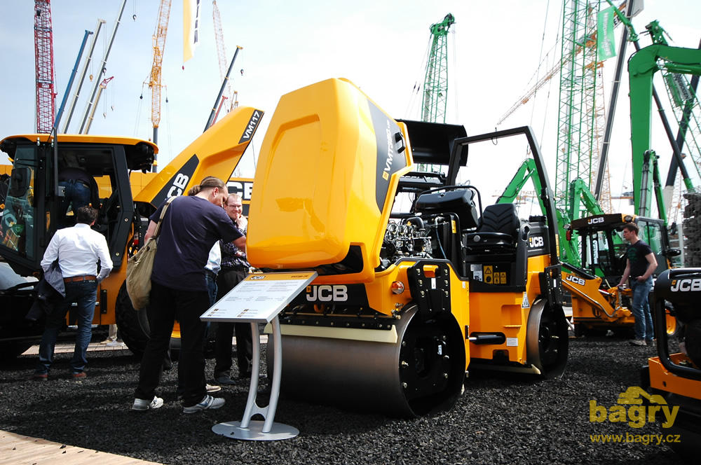 Tandemový válec JCB VMT380-130