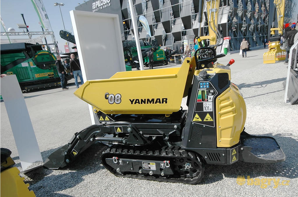 Kompaktní pásový dempr Yanmar C08