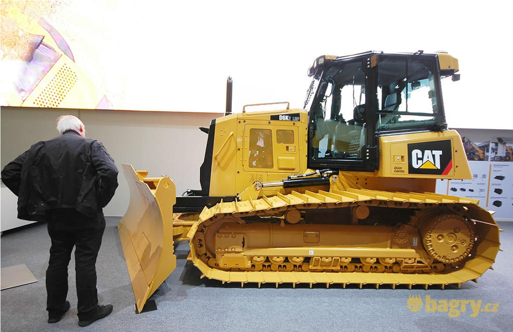 Pásový dozer Caterpillar D6K2 LGP