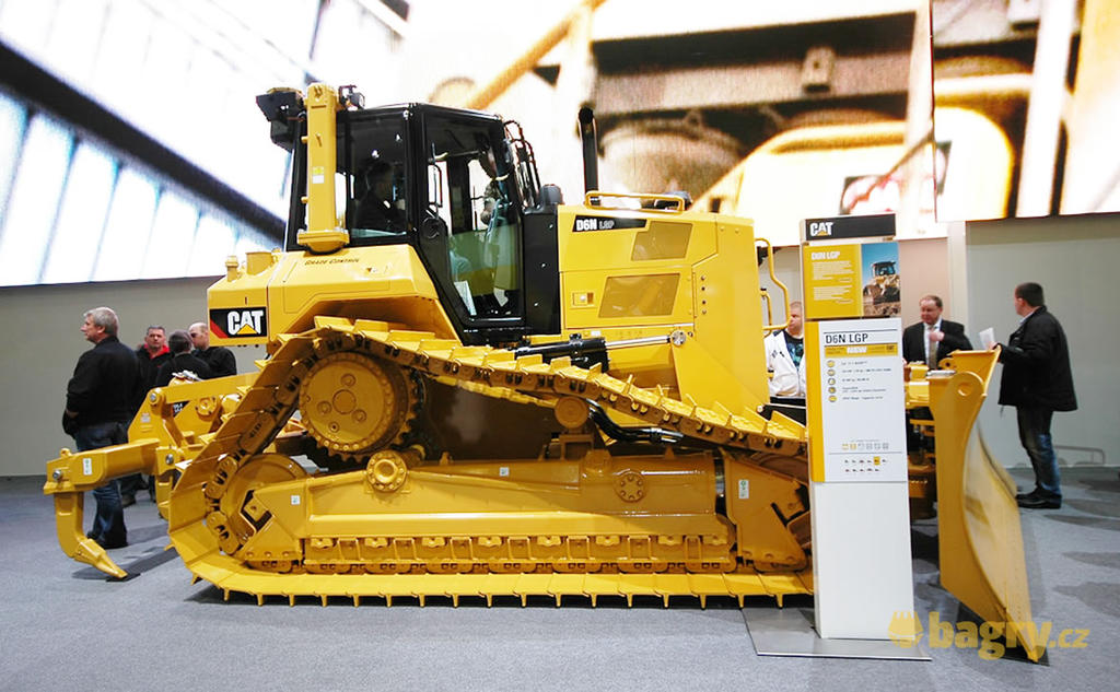 Pásový dozer Caterpillar D6N LGP