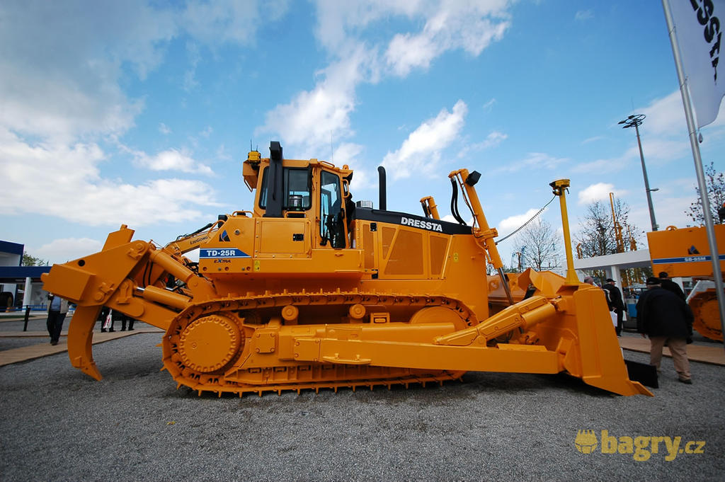 Pásový dozer Dressta TD-25R